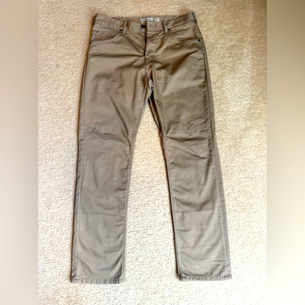 Patagonia Men's Khaki Twill Traveler 5 Pocket Pant